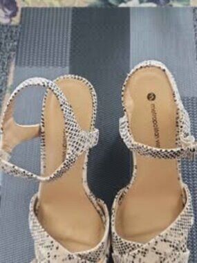 metropolitan woman shoes
